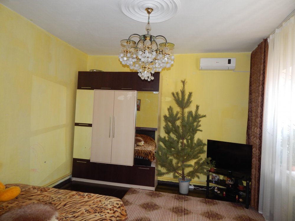 Продам дом  1-этажный дом 50 м² (кирпич) на участке 2 сот., по  улице  Дмитрия Ульянова  Продам 1/2 часть дома (50...