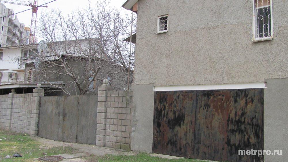 Предлагается к продаже участок 10 соток по ул. Шевченко. На 5 сотках расположены два жилых дома , общей площадью 50...