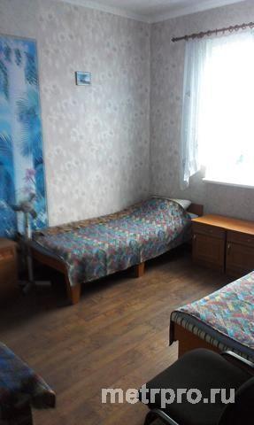 пгт Приморский, ул Дружбы, дом 110 кв. м, участок 6 соток.Так же есть 13 номеров для размещения отдыхайщих,площадью... - 17