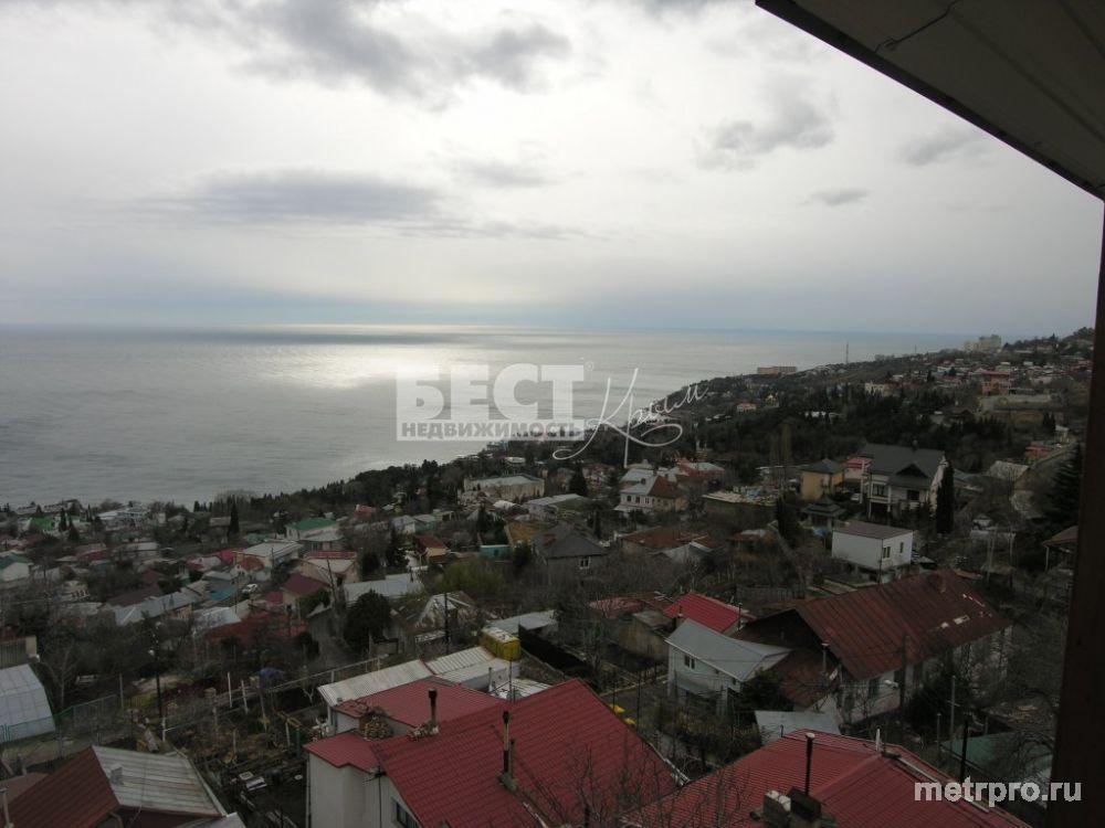 Продаём трехкомнатную видовую квартиру в Алупке на улице Щепкина. Новая квартира с ремонтом , общей площадью 100... - 4