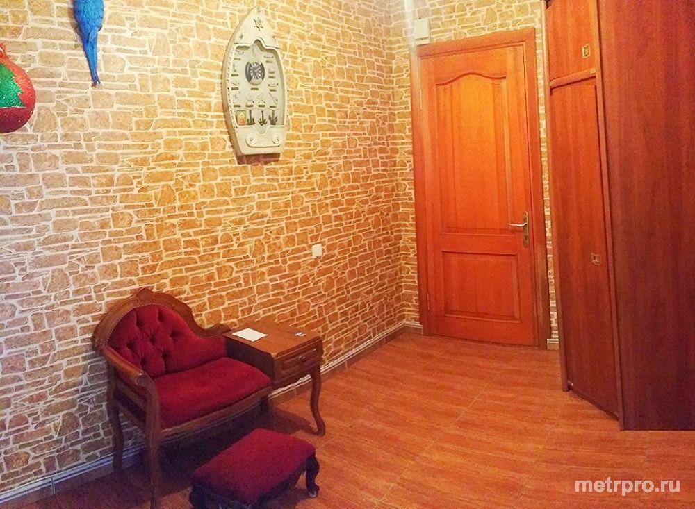В тихом зеленом центре Ялты, в 9 этажном кооперативном доме с лифтом, на 4 этаже продается 2-х комнатная квартира.... - 2