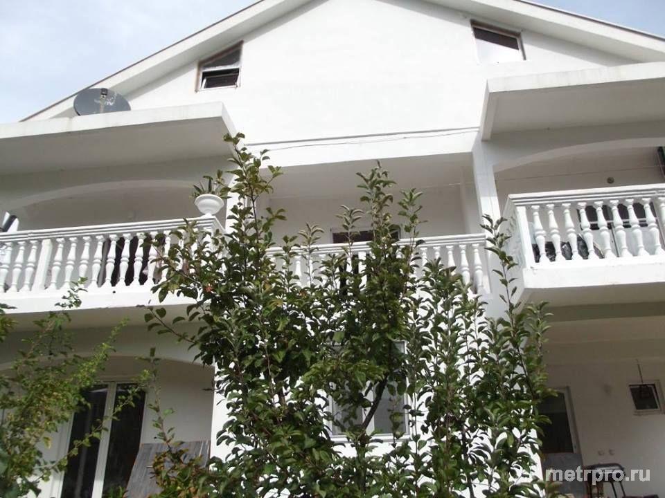 Собственник продаёт или меняет на Ялту просторный, 5ти-комнатный дом с садом на участке 570 кв м. на черногорском... - 1