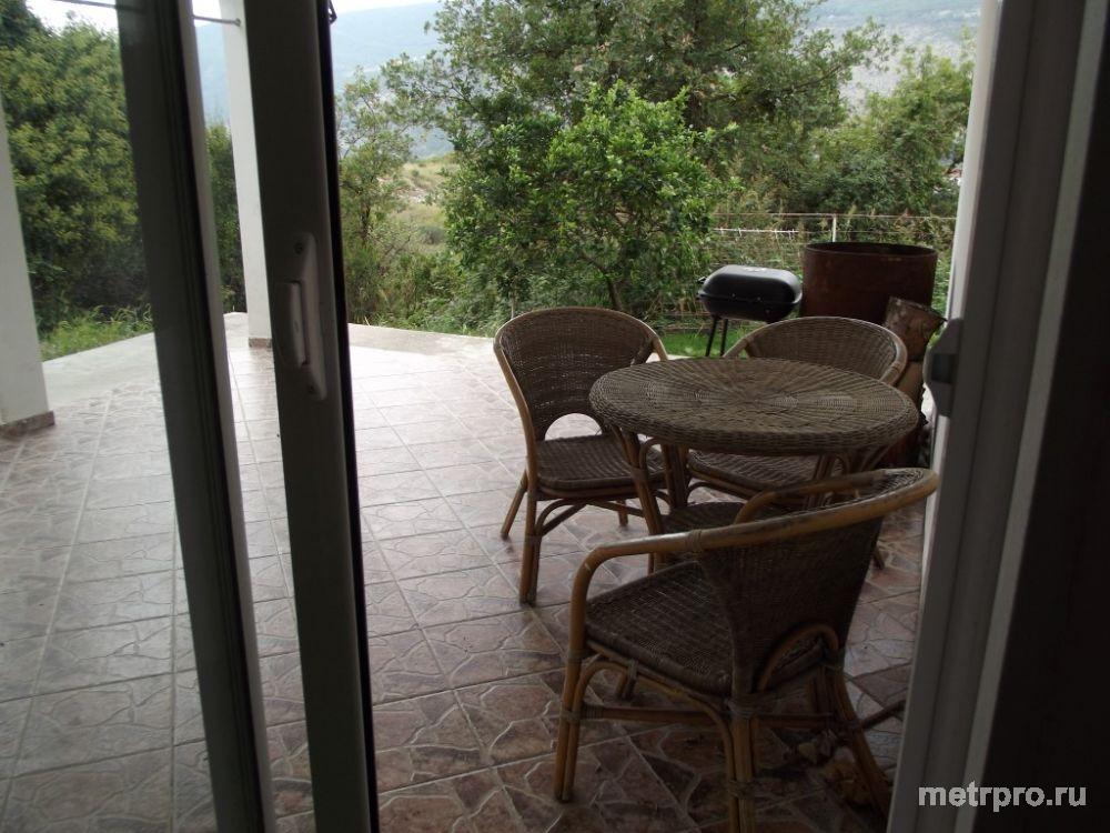Собственник продаёт или меняет на Ялту просторный, 5ти-комнатный дом с садом на участке 570 кв м. на черногорском... - 3