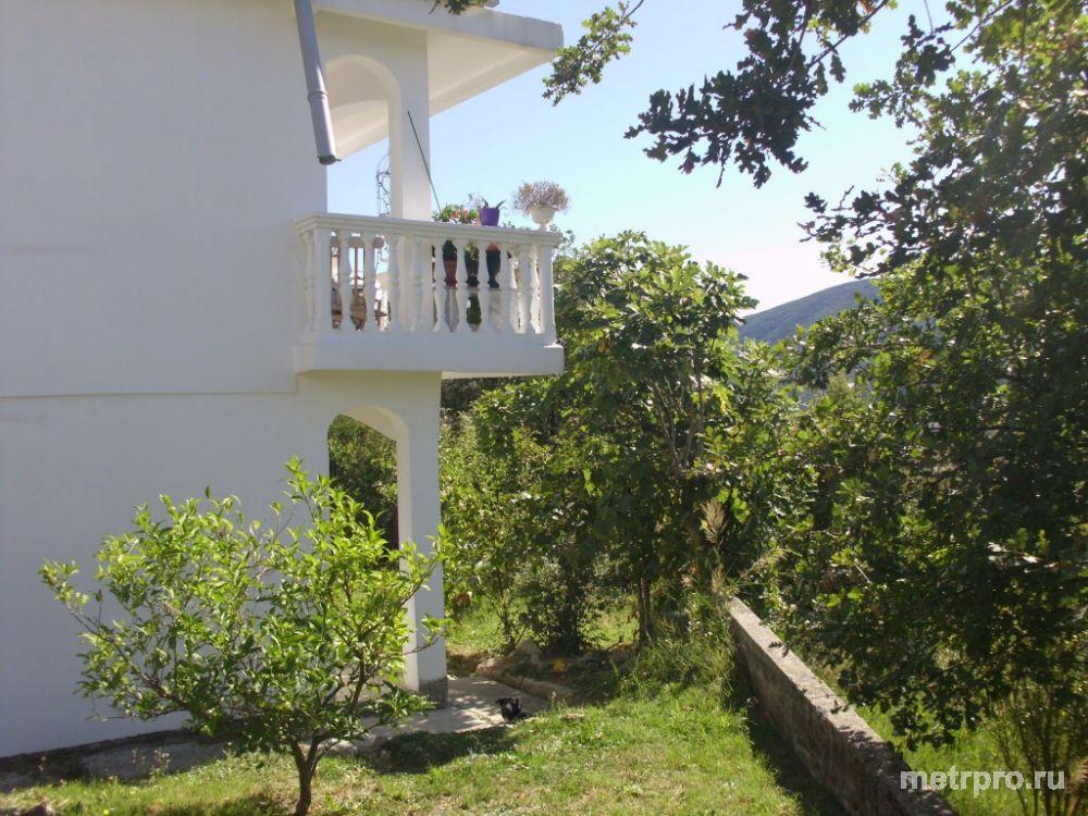 Собственник продаёт или меняет на Ялту просторный, 5ти-комнатный дом с садом на участке 570 кв м. на черногорском... - 11