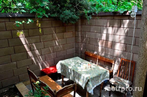 Продам свой 2-х этажный домик в Ялте по ул. Спендиарова (Кривошта, автовокзал).    Тихий, зеленый, спальный район.... - 1