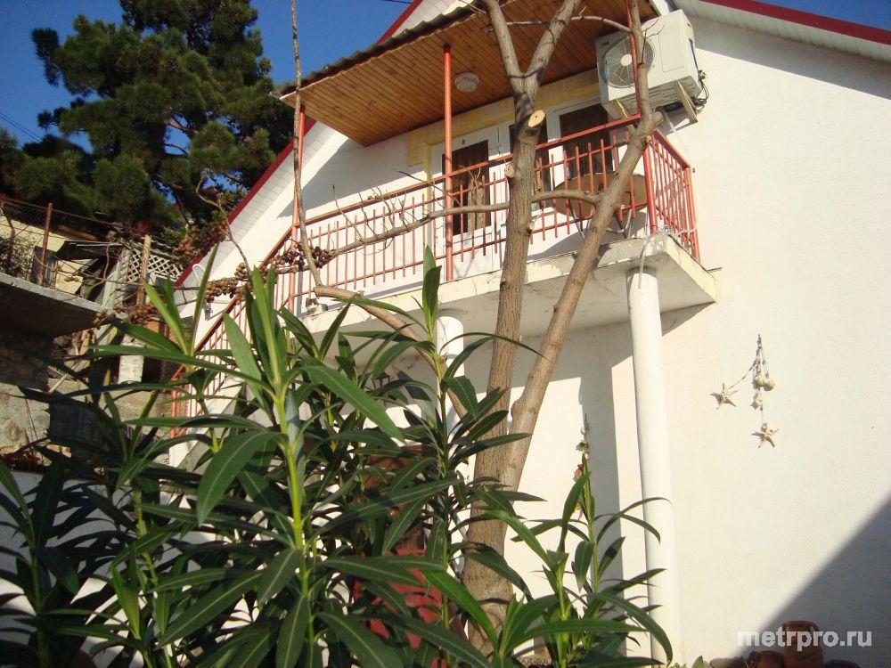 Алупка. Современный дом посуточно для 2-10гостей. Красивый двор, беседка, мангал. Вид на море!  Уютный коттедж класса... - 24