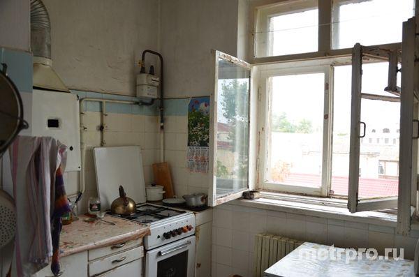 Трехкомнатная квартира в доме Сталинской постройки в центре Севастополя на ул. Советская(центральный холм). Квартира... - 8