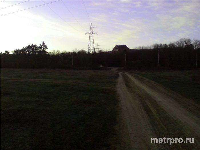 Продам отличный видовой участок в с.Заречное(Ялтинское шоссе) Участок ровный,находится в 50 метрах до трассы.Есть все...