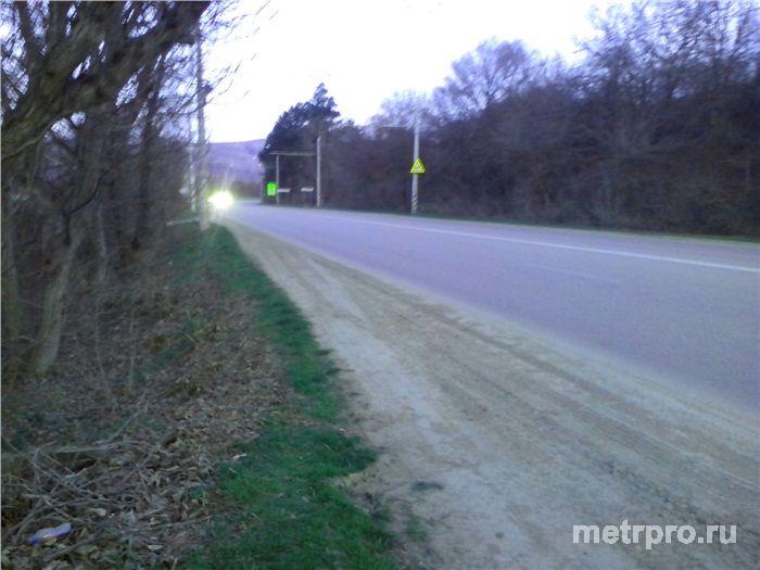 Продам отличный видовой участок в с.Заречное(Ялтинское шоссе) Участок ровный,находится в 50 метрах до трассы.Есть все... - 4