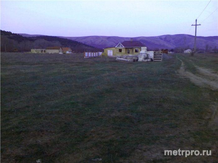 Продам отличный видовой участок в с.Заречное(Ялтинское шоссе) Участок ровный,находится в 50 метрах до трассы.Есть все... - 8