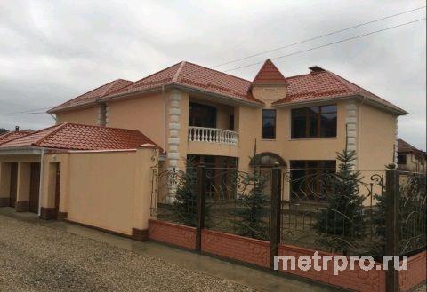 Продается дом в элитном районе города.320м2.Первый этажзал 40кв,кухня 24кв,кабинет 16кв,санузел7кв гардеробная10кв,... - 8
