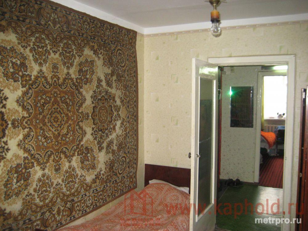Продаётся 3-комнатная квартира по ул. 60 лет октября. 1 этаж 5-этажного блочного дома, высокий цоколь. Общая площадь... - 2