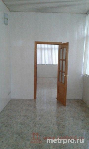 Продается трехкомнатная квартира по ул. Севастопольской, 2 этаж 3-этажного дома. Общая площадь — 152 кв.м. Жилая —... - 2