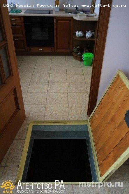 Продается прекрасный дом в Кореизе (Южный берег Крыма). Площадь Дома 200 кв.м. Все супер, все качественно! В доме 2... - 9