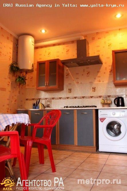 Продается дом в г. Алупка (15 км от Ялты, Крым). Из окон открываются великолепные виды на Черное море и гору... - 10