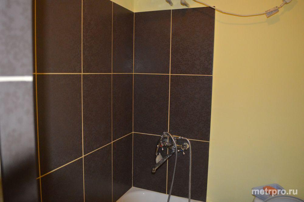 Продам 1-ую квартиру на 1-ом этаже 2-х этажного дома(сталинка-потолок 3.5) на улице Адмирала Макарова 39 . В квартире... - 2