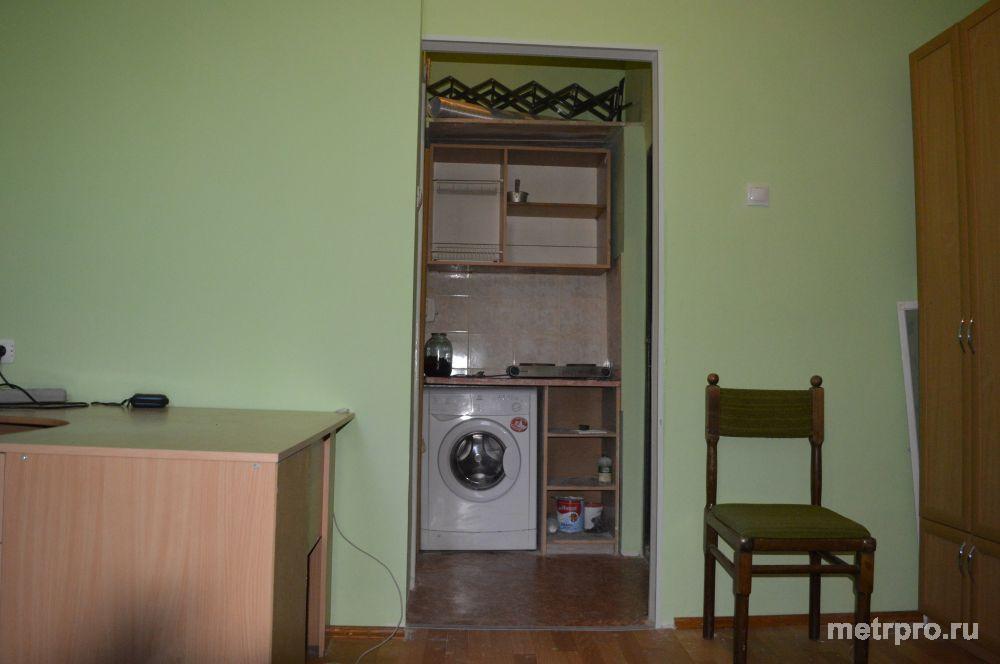 Продам 1-ую квартиру на 1-ом этаже 2-х этажного дома(сталинка-потолок 3.5) на улице Адмирала Макарова 39 . В квартире... - 7