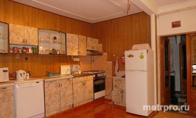 Сдаётся Дом  по ул. Днепровская, пл. 118 м² на участке 7 соток.  Двухэтажный дом, два входа, все комнаты раздельные.... - 2