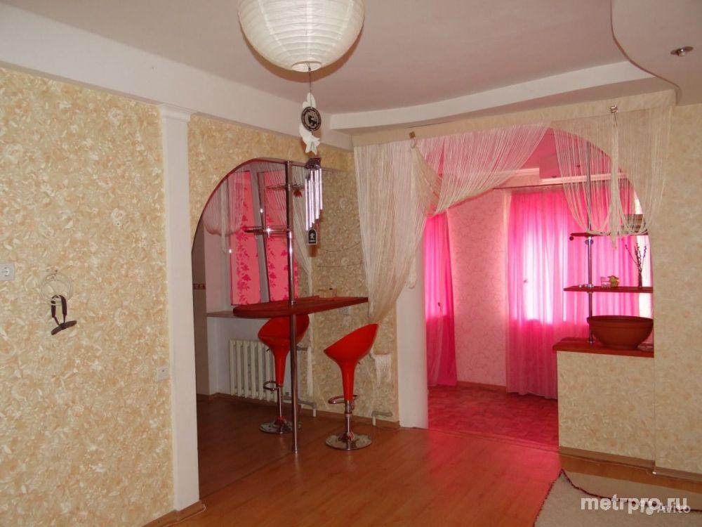 Продам квартиру, есть пристройка, площадью 13,5 кв. м. Хороший ремонт. Рядом кинотеатр, много магазинов, остановка...