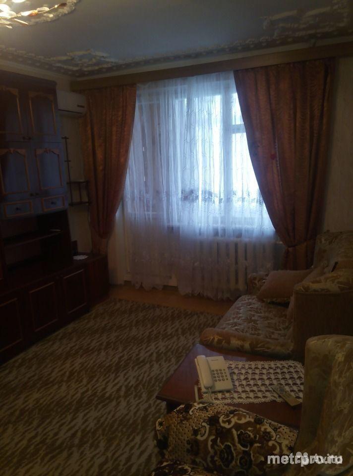 Продам однокомнатную квартиру. Огромная лоджия застеклена и обшита деревом. 2 выхода на лоджию с комнаты и с кухни.... - 1