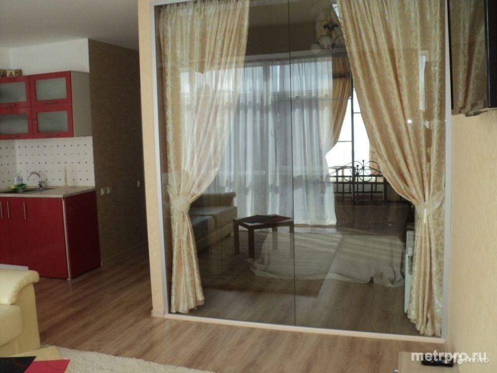 Собственник сдает двухкомнатную квартиру в многоэтажном элитном доме в Арт бухте с панорамным видом на Приморский... - 2