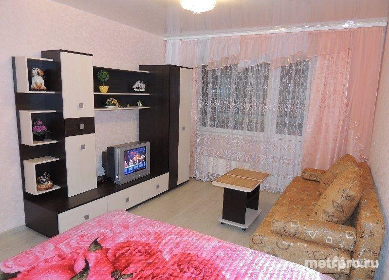 Есть вся необходимая бытовая техника, мягкая мебель: диван, кровать, телевизор, стенка, кухонный гарнитур, плита,...