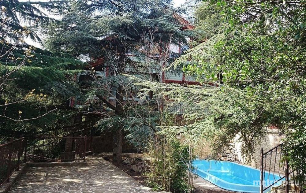 Эксклюзивный эко-коттедж в окружении реликтовых деревьев, со своей огороженой территорией, расположен в парковой... - 21
