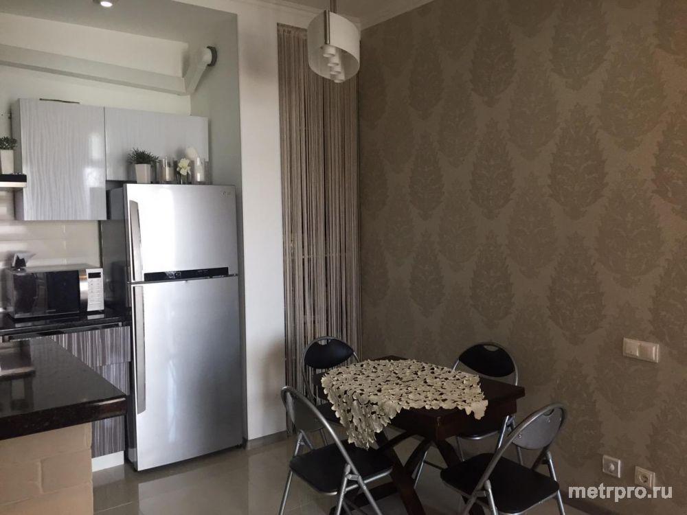Продам квартиру в новостройке, 4-к квартира 130м.кв., на третьем этаже пятиэтажного монолитного дома.  Продаются... - 11