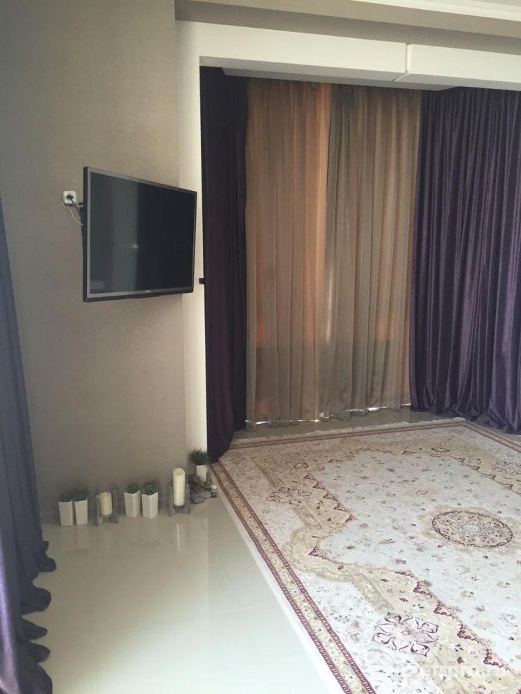 Продам квартиру в новостройке, 4-к квартира 130м.кв., на третьем этаже пятиэтажного монолитного дома.  Продаются... - 16