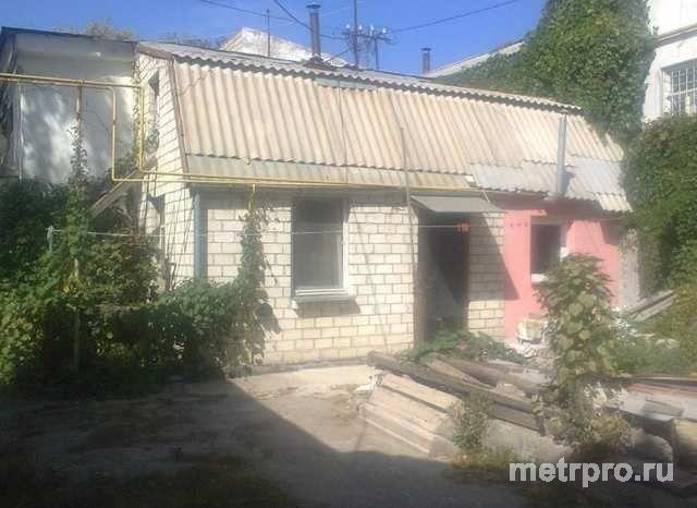 Дом 63 м на участке 1 сот.  Домик в отличном месте.В основном доме 2 комнаты.На территории есть беседка.летняя...