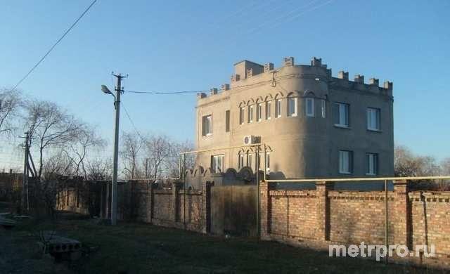 Продаётся 3-х этажный жилой дом в Феодосии - в Ближнем Боевом, со всеми коммуникациями, гараж, котельная, строения... - 2