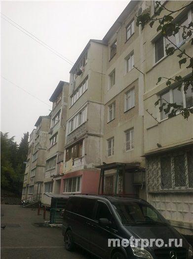 Продам 1-комнатную квартиру в Ялте, пгт. Массандра, на ул. ЮБШ ( грузинка ), 3-й этаж 5-ти-этажного дома. Квартира на... - 9