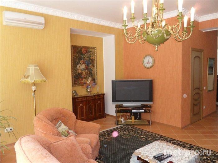 Дом в Ялте на ул. Ливадийской, 2010 года постройки, общей площадью 370 кв.м, на 7 сотках. 3 этажа + мансарда. Готов к... - 9