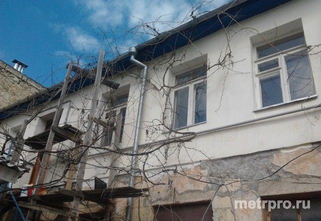 Продам 4-х комнатную квартиру в центре Симферополя, ул.Толстого. Общая площадь 56 кв.м., высота потолков 3м.