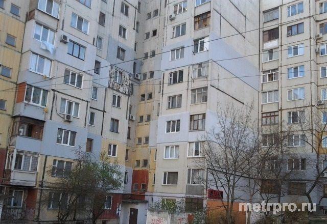 Хороший район, Новая Линия , торговый центр FM, во дворе стихийный рынок и магазин AССОРТИ, постоянный транспорт в... - 4