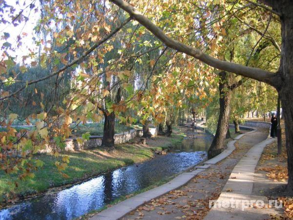 Квартира Сталинка в центральном тихом районе города.Высокие потолки, автономное отопление, подвал, пластиковые окна,...