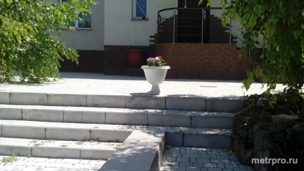 Новый двухэтажный с мансардой, из местного камня ракушняка в камень, все коммуникации подключены, вид на площадь... - 11