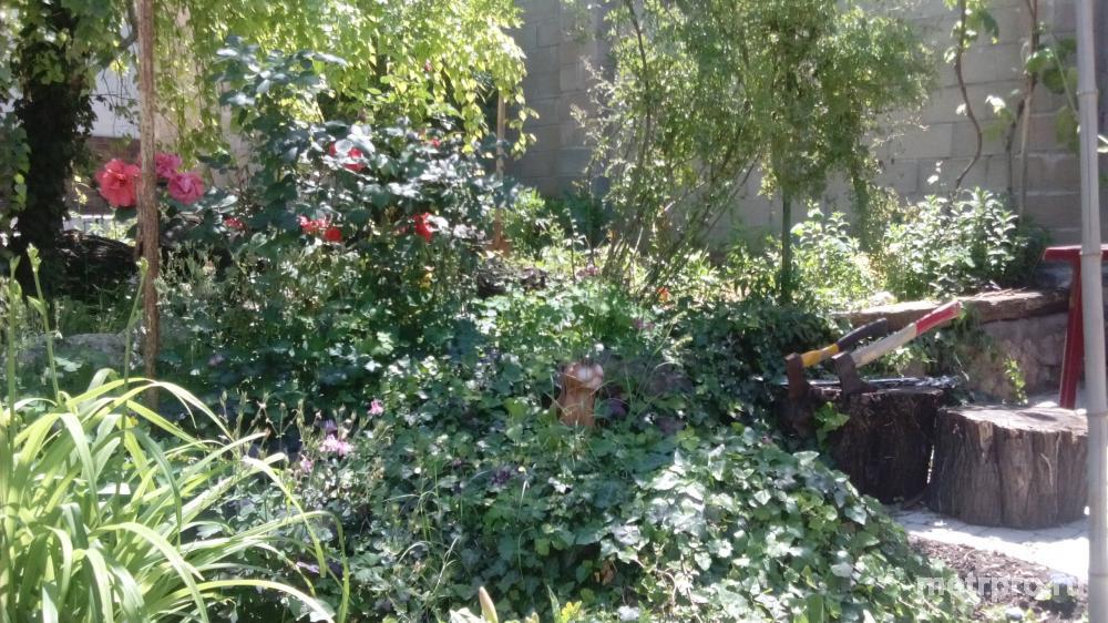 Новый двухэтажный с мансардой, из местного камня ракушняка в камень, все коммуникации подключены, вид на площадь... - 12