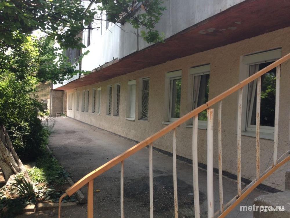 Сдаются помещения и кабинеты от 20 до 46 м.кв., различного уровня комфорта, в офисе юридического лица. Помещения...