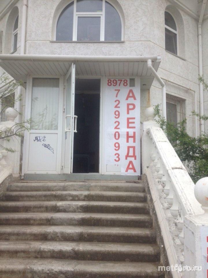 Сдаются два офисных помещения, пр-т Античный, 40 м. на первом этаже и 75 м в цокольном этаже с окнами.    Два...