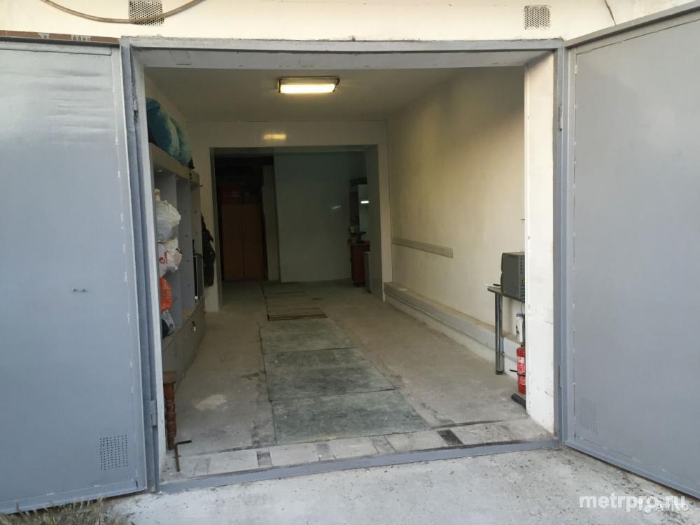 Продам капитальный гараж на 2-3 машины, 50 м2, потолок 3м, можно под склад, есть электричество и яма (9х3х3м), ворота...