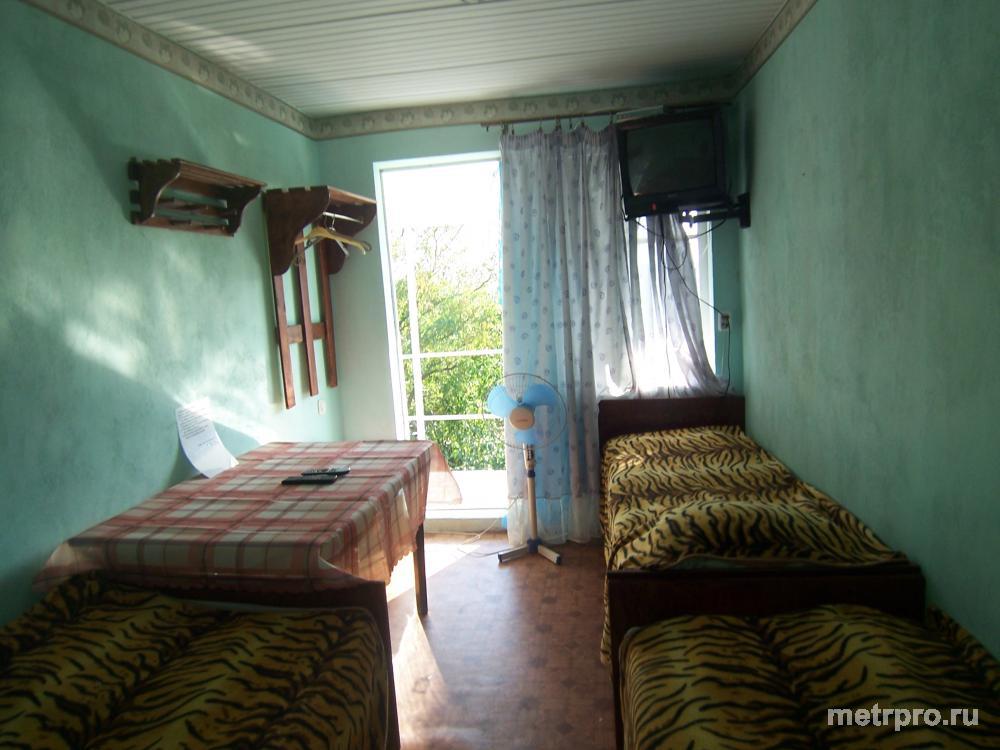 В Орджоникидзе Вас встретит уютный 2-этажный дом с 5-ю комнатами и кухней.  Комнаты предназначены для 3-4 человек.В... - 14