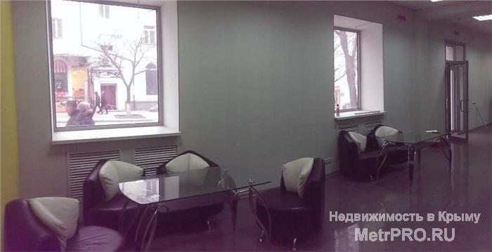 Аренда 1-я линия, МЕГА ТРАФИК! Торгово-Офисное Помещение на БОЛЬШОЙ МОРСКОЙ г. Севастополь , 170 кв м, дорогой... - 1