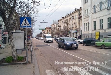 С Большим Трафиком Сдается в Аренду Торгово-Офисное помещение на Большой Морской г. Севастополь , общей площадью 15...