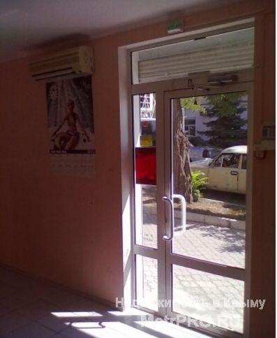 С Большим Трафиком Сдается в Аренду Торгово-Офисное помещение на Большой Морской г. Севастополь , общей площадью 15... - 1