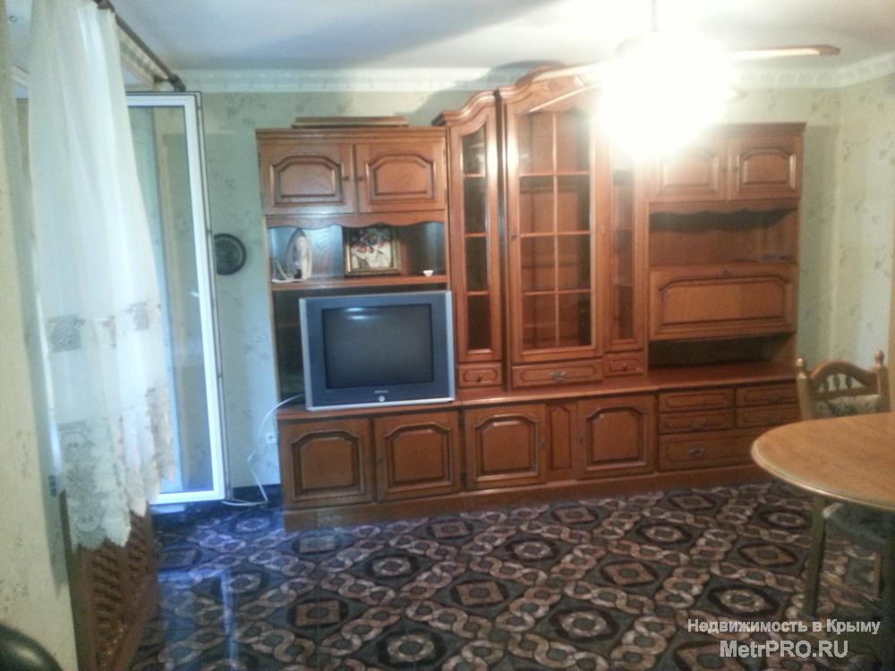продам  2 к. квартиру,ул. Беспалова,высокий цоколь, большая лоджия,кухня-столовая-25 м,спальня-18 м,кабинет-14 м,с/у... - 1