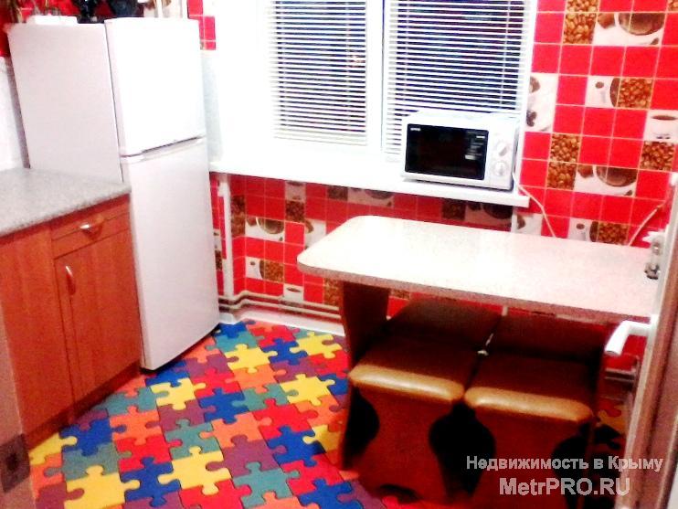 Сдаю Двухкомнатную квартиру со всеми удобствами на берегу моря, море-2мин. в пос. Приморский ул.Советская 24. В... - 2