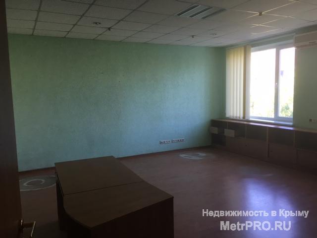 Продается часть административного отдельно стоящего четырехэтажного здания в центральном районе г. Керчь: ул.... - 7