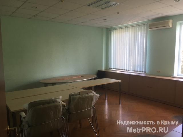 Продается часть административного отдельно стоящего четырехэтажного здания в центральном районе г. Керчь: ул.... - 8