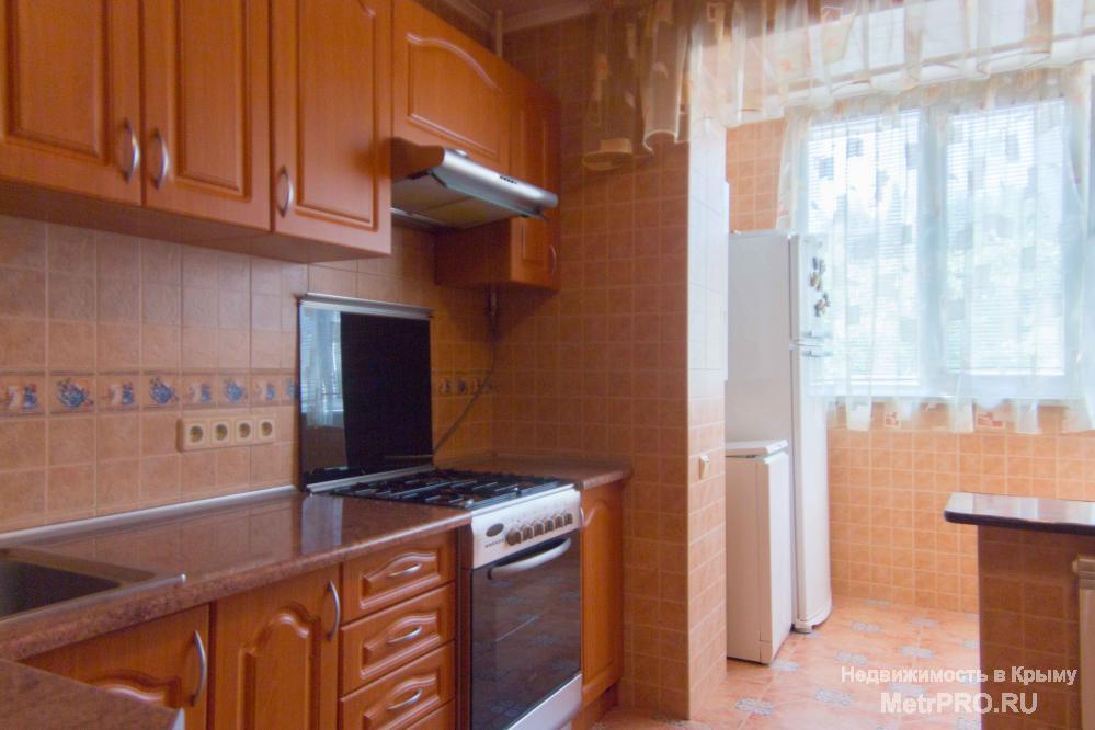 3 ККВ ПО УЛ Сеченова 25 в Ялте  общая площадь 81,7 м2   2/5 этажа  кухня 9,5 м2  жилая. 40,3 м2      3-комнатную...